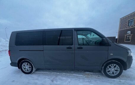 Volkswagen Caravelle T5, 2015 год, 1 820 000 рублей, 5 фотография