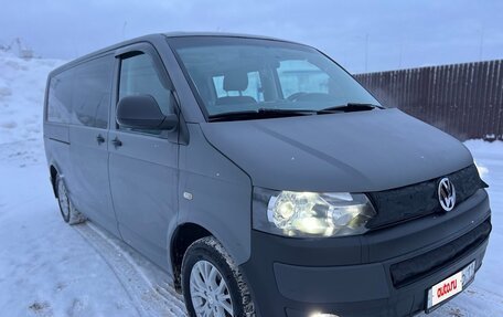 Volkswagen Caravelle T5, 2015 год, 1 820 000 рублей, 6 фотография