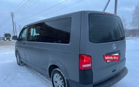 Volkswagen Caravelle T5, 2015 год, 1 820 000 рублей, 3 фотография