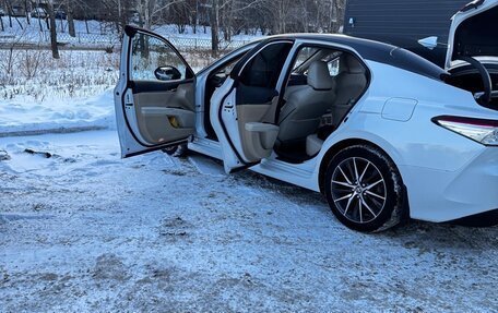 Toyota Camry, 2021 год, 2 900 000 рублей, 6 фотография