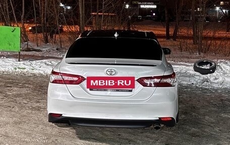 Toyota Camry, 2021 год, 2 900 000 рублей, 9 фотография