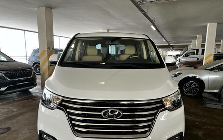 Hyundai Grand Starex Grand Starex I рестайлинг 2, 2020 год, 4 494 000 рублей, 3 фотография