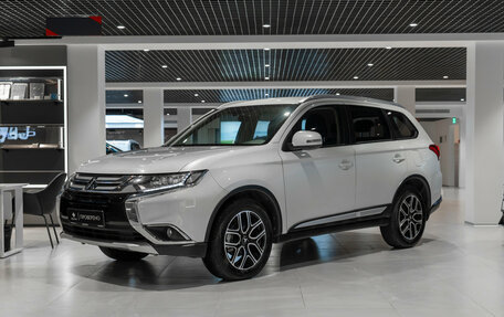 Mitsubishi Outlander III рестайлинг 3, 2018 год, 2 400 000 рублей, 1 фотография