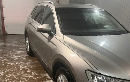 Volkswagen Tiguan II, 2017 год, 2 000 000 рублей, 3 фотография