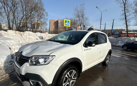 Renault Sandero II рестайлинг, 2022 год, 1 240 000 рублей, 2 фотография