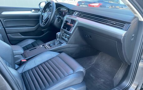 Volkswagen Passat B8 рестайлинг, 2018 год, 1 695 000 рублей, 10 фотография