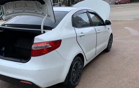 KIA Rio III рестайлинг, 2013 год, 900 000 рублей, 6 фотография