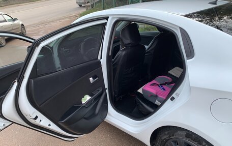 KIA Rio III рестайлинг, 2013 год, 900 000 рублей, 19 фотография
