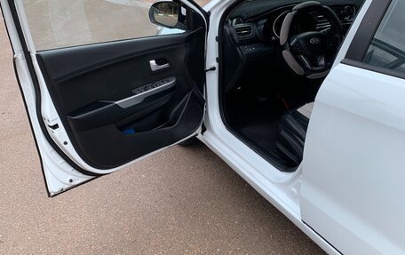 KIA Rio III рестайлинг, 2013 год, 900 000 рублей, 18 фотография