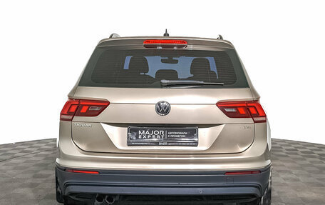 Volkswagen Tiguan II, 2017 год, 1 990 000 рублей, 6 фотография