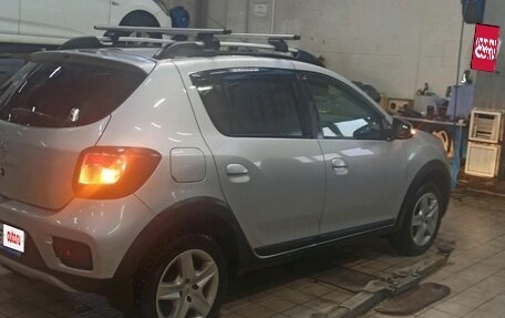 Renault Sandero II рестайлинг, 2017 год, 1 090 000 рублей, 2 фотография