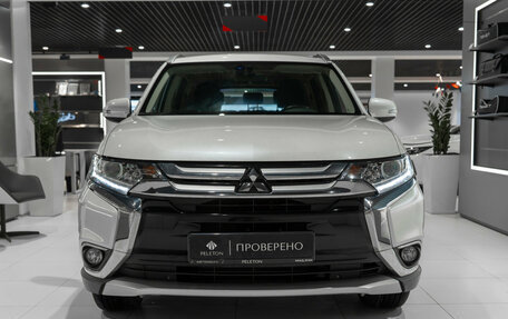 Mitsubishi Outlander III рестайлинг 3, 2018 год, 2 400 000 рублей, 3 фотография
