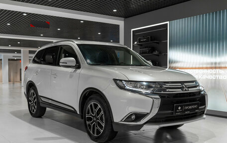 Mitsubishi Outlander III рестайлинг 3, 2018 год, 2 400 000 рублей, 2 фотография