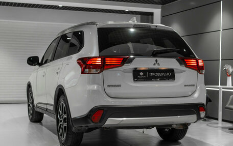 Mitsubishi Outlander III рестайлинг 3, 2018 год, 2 400 000 рублей, 4 фотография