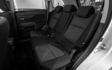 Mitsubishi Outlander III рестайлинг 3, 2018 год, 2 400 000 рублей, 12 фотография