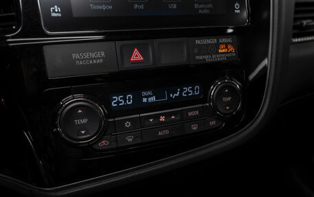 Mitsubishi Outlander III рестайлинг 3, 2018 год, 2 400 000 рублей, 16 фотография