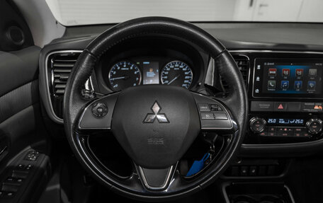 Mitsubishi Outlander III рестайлинг 3, 2018 год, 2 400 000 рублей, 10 фотография