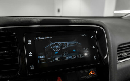 Mitsubishi Outlander III рестайлинг 3, 2018 год, 2 400 000 рублей, 20 фотография