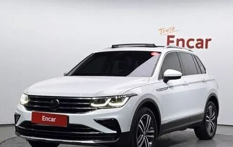 Volkswagen Tiguan II, 2023 год, 3 990 000 рублей, 1 фотография