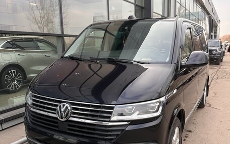 Volkswagen Multivan T6 рестайлинг, 2021 год, 7 000 000 рублей, 1 фотография