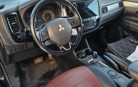 Mitsubishi Outlander III рестайлинг 3, 2014 год, 1 349 000 рублей, 12 фотография