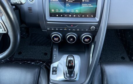 Jaguar E-Pace, 2018 год, 2 800 000 рублей, 15 фотография