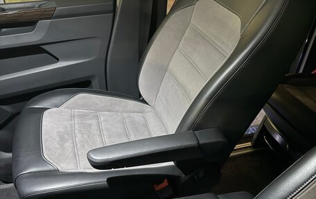 Volkswagen Multivan T6 рестайлинг, 2021 год, 7 000 000 рублей, 12 фотография