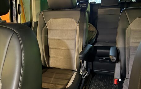 Volkswagen Multivan T6 рестайлинг, 2021 год, 7 000 000 рублей, 13 фотография