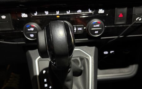 Volkswagen Multivan T6 рестайлинг, 2021 год, 7 000 000 рублей, 15 фотография