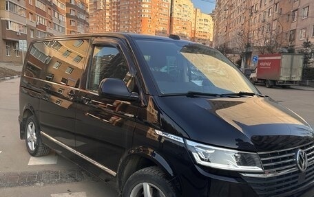 Volkswagen Multivan T6 рестайлинг, 2021 год, 7 000 000 рублей, 5 фотография