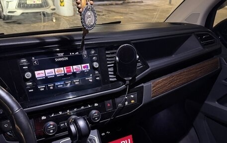 Volkswagen Multivan T6 рестайлинг, 2021 год, 7 000 000 рублей, 16 фотография