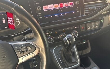 Volkswagen Multivan T6 рестайлинг, 2021 год, 7 000 000 рублей, 23 фотография