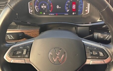 Volkswagen Multivan T6 рестайлинг, 2021 год, 7 000 000 рублей, 28 фотография