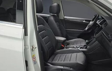 Volkswagen Tiguan II, 2023 год, 3 990 000 рублей, 7 фотография