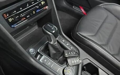 Volkswagen Tiguan II, 2023 год, 3 990 000 рублей, 6 фотография