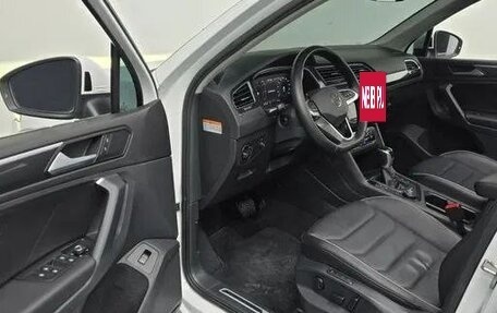 Volkswagen Tiguan II, 2023 год, 3 990 000 рублей, 4 фотография