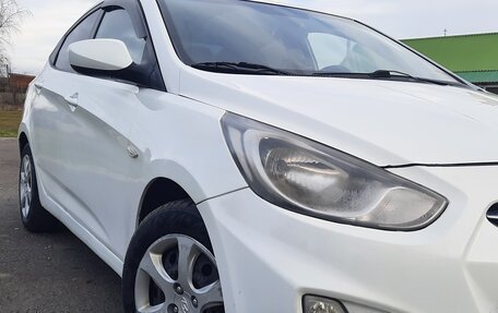 Hyundai Solaris II рестайлинг, 2011 год, 630 000 рублей, 2 фотография