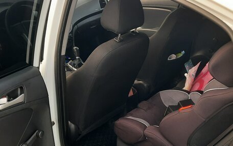 Hyundai Solaris II рестайлинг, 2011 год, 630 000 рублей, 16 фотография