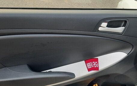 Hyundai Solaris II рестайлинг, 2011 год, 630 000 рублей, 14 фотография