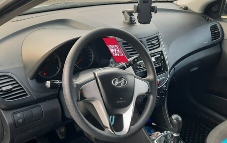 Hyundai Solaris II рестайлинг, 2011 год, 630 000 рублей, 13 фотография