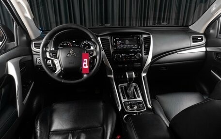 Mitsubishi Pajero Sport III рестайлинг, 2018 год, 2 569 000 рублей, 6 фотография