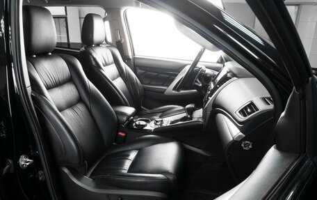 Mitsubishi Pajero Sport III рестайлинг, 2018 год, 2 569 000 рублей, 8 фотография