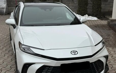 Toyota Camry, 2024 год, 3 830 000 рублей, 2 фотография