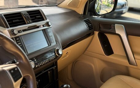 Toyota Land Cruiser Prado 150 рестайлинг 2, 2017 год, 3 200 000 рублей, 6 фотография