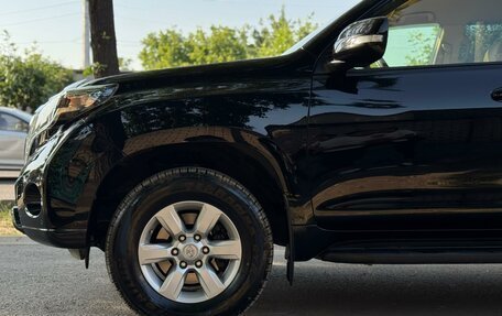 Toyota Land Cruiser Prado 150 рестайлинг 2, 2017 год, 3 200 000 рублей, 4 фотография