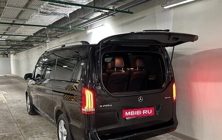 Mercedes-Benz V-Класс, 2016 год, 3 500 000 рублей, 18 фотография