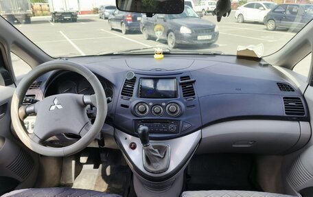 Mitsubishi Grandis, 2004 год, 650 000 рублей, 10 фотография