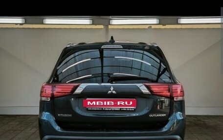 Mitsubishi Outlander III рестайлинг 3, 2019 год, 2 100 000 рублей, 2 фотография