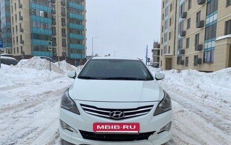 Hyundai Solaris II рестайлинг, 2014 год, 900 000 рублей, 2 фотография