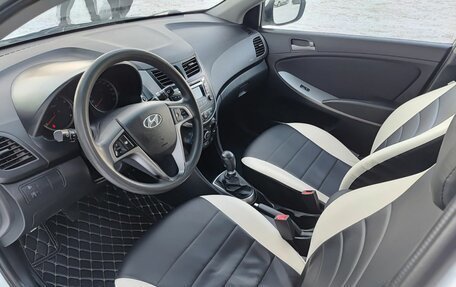 Hyundai Solaris II рестайлинг, 2015 год, 899 800 рублей, 20 фотография